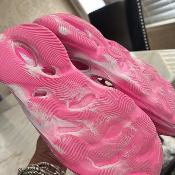 8 pink yezzy slides - Picture 6 of 6